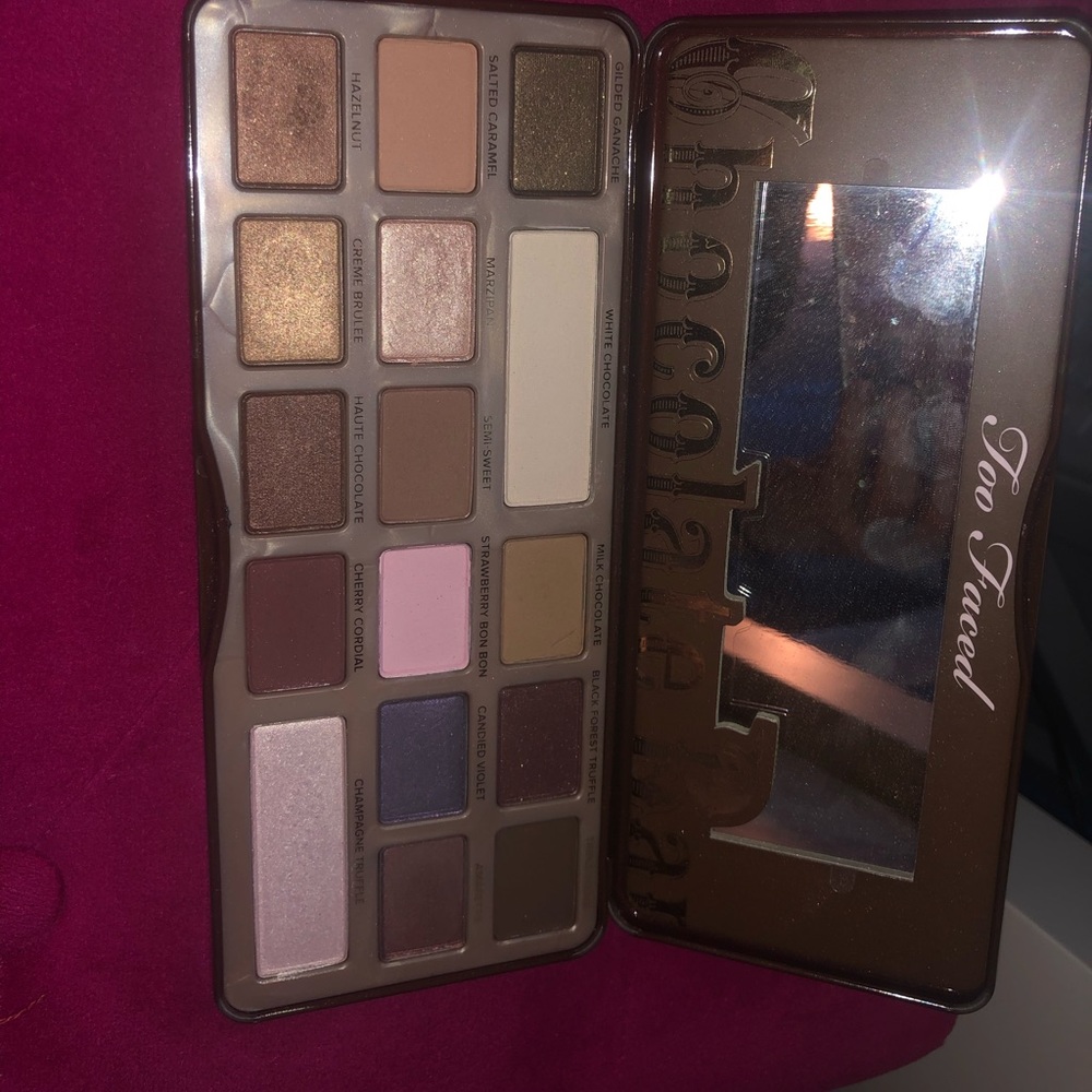 Too faced chocolate bar